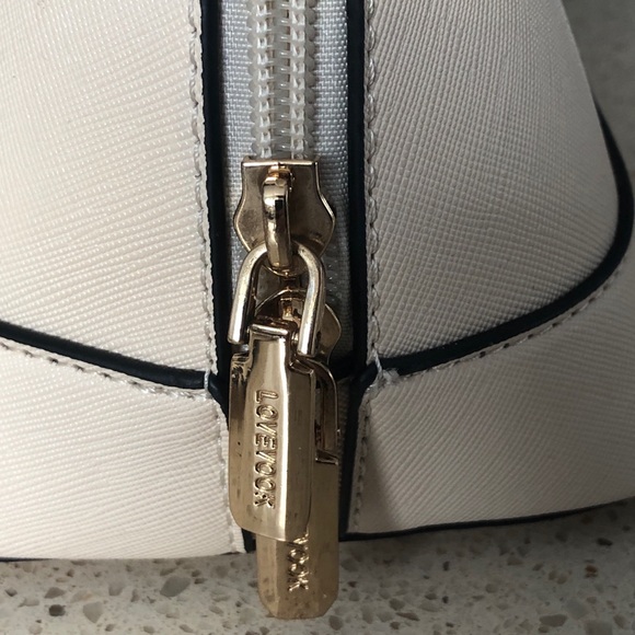 LOVENOOK Cream Purse Women’s Small Crossbody Bag Double Zip Gold Accents - Picture 13 of 17